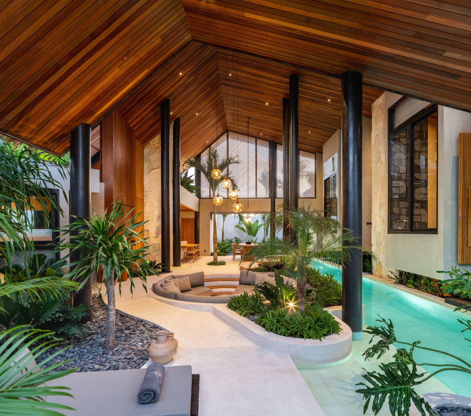 TROPICAL CONTEMPORARY VILLA